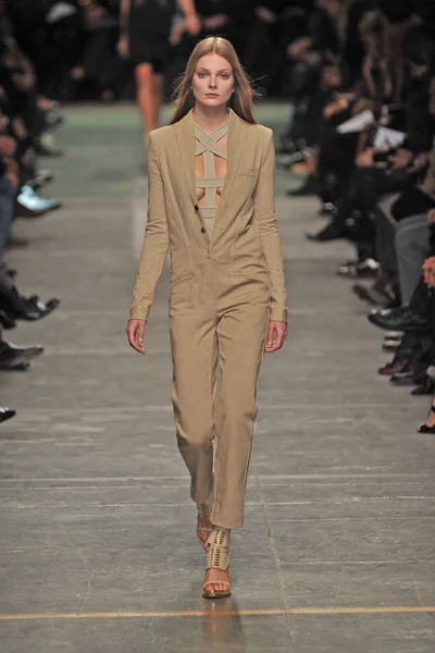 Look 10